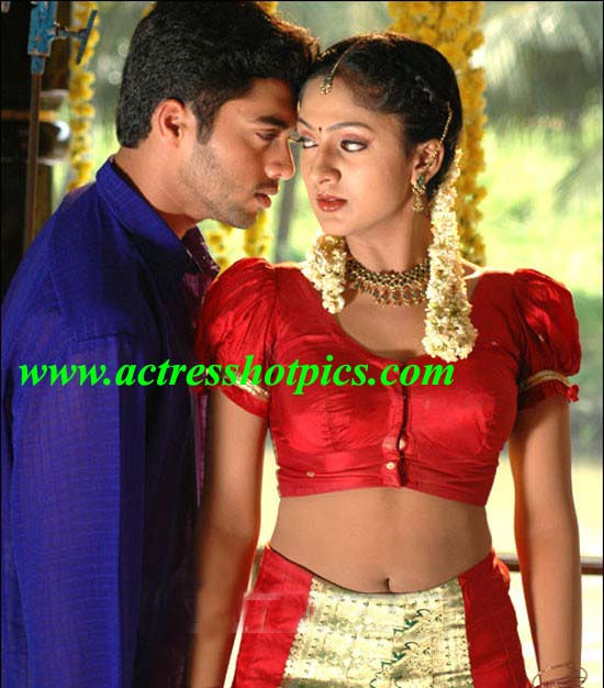 http://ravinderpics.files.wordpress.com/2010/10/sheela-hot-romance-photos-sheela-exposing-spicy-navel-images.jpg